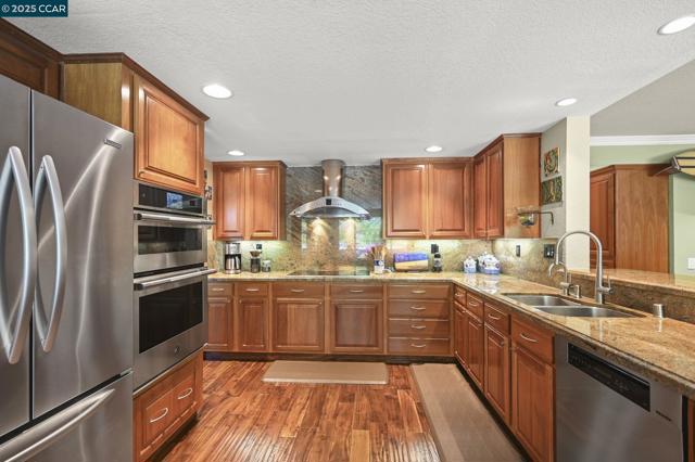 635 Canyon Crest Rd. E., San Ramon CA: https://media.crmls.org/mediaz/e88267df-ccb6-4f8f-b32e-7a5420e6d8a3.jpg