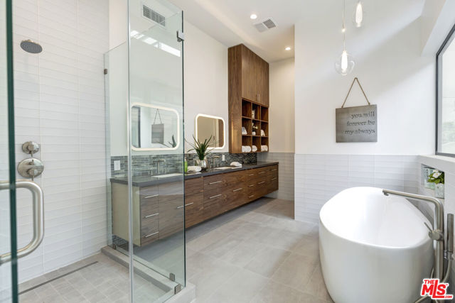 139 Hollister Avenue, Santa Monica CA: https://media.crmls.org/mediaz/e883357a-563a-4d95-9148-b776f6c97504.jpg