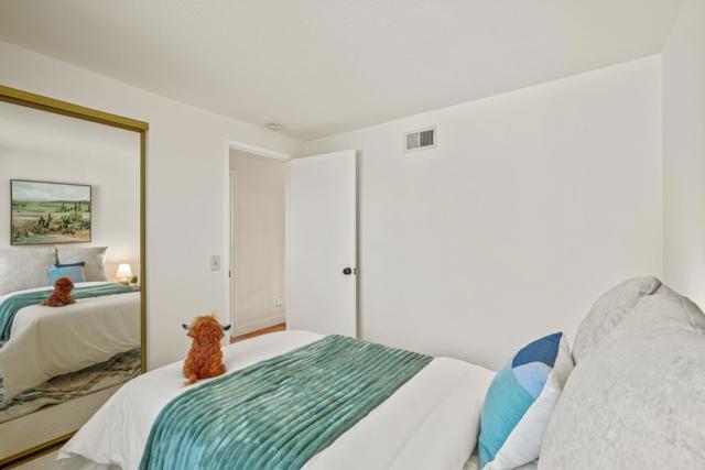 354 Port Royal Avenue, Foster City CA: https://media.crmls.org/mediaz/e883728f-0dab-4335-b8e6-b05d21b55fe4.jpg