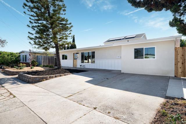 4626 4628 Derrick dr, San Diego CA: https://media.crmls.org/mediaz/e8837d34-9380-47e7-b920-bdc1572cfe27.jpg