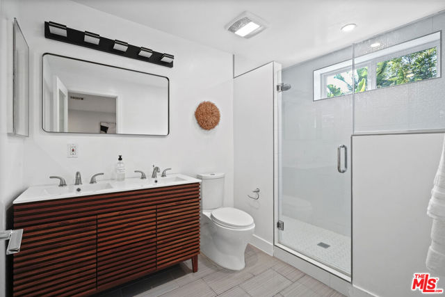 5549 Onacrest Drive, Los Angeles CA: https://media.crmls.org/mediaz/e88474f3-3b18-407c-8561-c192be5fb280.jpg