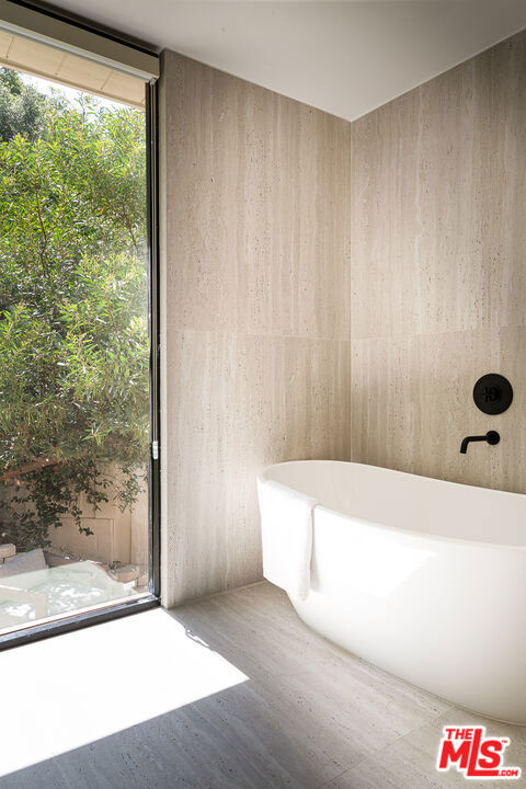 3977 Oeste Avenue, Studio City CA: https://media.crmls.org/mediaz/e884966f-eefb-454c-bdda-5d2b771d57eb.jpg