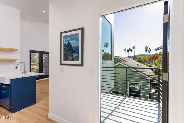 Detail Gallery Image 9 of 30 For 4947 Stratford Rd, Los Angeles,  CA 90042 - 5 Beds | 2 Baths