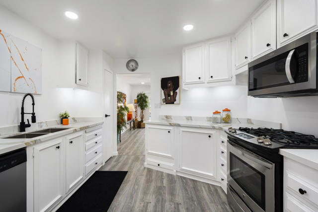 427 Calle Madrigal, Cathedral City CA: https://media.crmls.org/mediaz/e88555c4-ee5e-4e37-a232-1cae2efc8c03.jpg