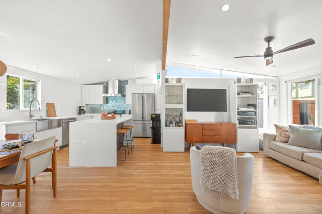 Detail Gallery Image 13 of 40 For 1040 Dover Ln, Ventura,  CA 93001 - 2 Beds | 2 Baths