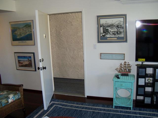 3920 Riviera Drive, San Diego CA: https://media.crmls.org/mediaz/e885e29a-e274-4e4f-8533-fbcc81a8ce87.jpg