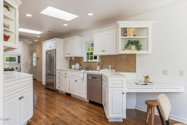 4650 Encinas Drive, La Canada Flintridge CA: https://media.crmls.org/mediaz/e8864458-4556-4927-8049-bbdcfb772104.jpg