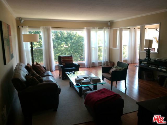 5078 Southridge Avenue, Los Angeles CA: https://media.crmls.org/mediaz/e8866d82-b4db-4648-b276-1e5737afeaa0.jpg