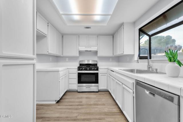 Detail Gallery Image 17 of 35 For 42950 Burlwood Dr, Lancaster,  CA 93536 - 4 Beds | 2/1 Baths