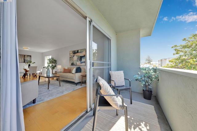 415 Cornell Ave, Albany CA: https://media.crmls.org/mediaz/e88750c9-ef1b-4025-94b8-2af5f1e6b65b.jpg