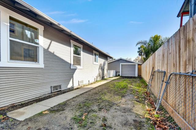 367 College Street, Hollister CA: https://media.crmls.org/mediaz/e8875d17-3fe3-41b6-8ae2-c1022abb9849.jpg