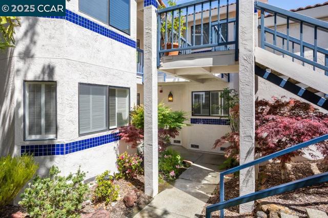 4217 Terra Granada Dr, Walnut Creek CA: https://media.crmls.org/mediaz/e887f5f9-531e-47de-95ba-c5e1f697cd7f.jpg