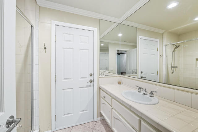 5816 Middle Crest Drive, Agoura Hills CA: https://media.crmls.org/mediaz/e888a330-7e20-4f1b-8ac1-f9902d33c3d2.jpg