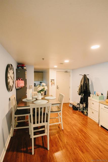 425 W Beech St, San Diego CA: https://media.crmls.org/mediaz/e889039c-d16b-4d1a-ba69-737ffd49fb24.jpg