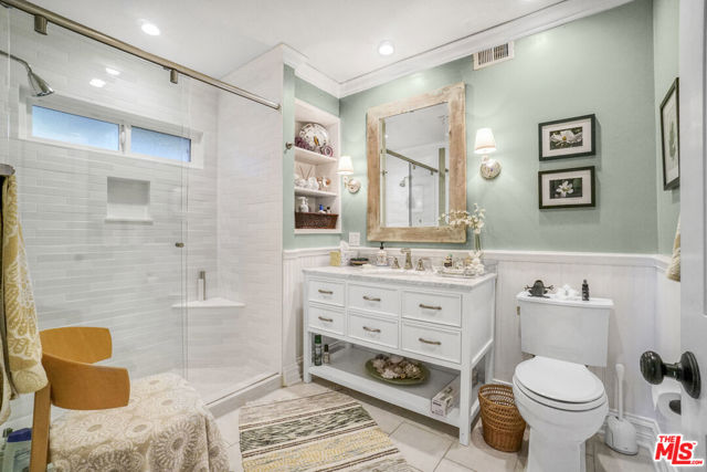 9420 Eden Drive, Beverly Hills CA: https://media.crmls.org/mediaz/e8896b06-4b48-4a1a-8b7b-41c18136ef85.jpg