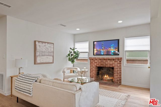 4222 Corinth Avenue, Los Angeles CA: https://media.crmls.org/mediaz/e8899db0-8cd8-49a4-ad63-d11f0e7ad829.jpg