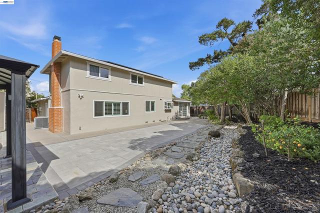 11593 Ladera Ct, Dublin CA: https://media.crmls.org/mediaz/e88a2e16-dfea-4340-94e7-b57231db548b.jpg