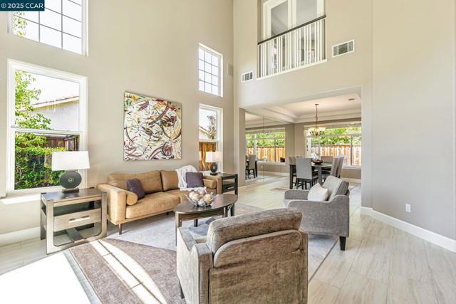 1039 Rolling Woods Way, Concord CA: https://media.crmls.org/mediaz/e88a4dd7-963b-4b5b-9a71-67aab6df67e4.jpg