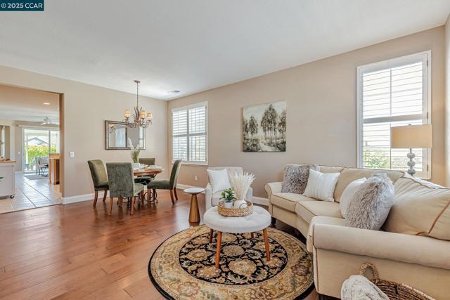 631 Baldwin Drive, Brentwood CA: https://media.crmls.org/mediaz/e88a645f-5e7c-4082-9df4-cad5971b1d1d.jpg