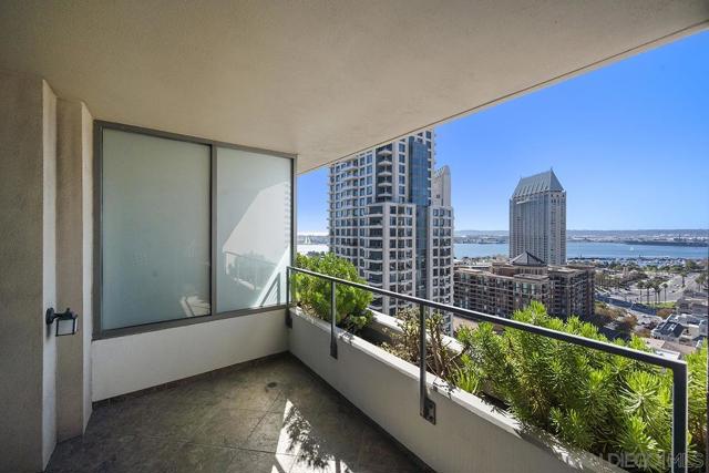 645 Front Street, San Diego CA: https://media.crmls.org/mediaz/e88ac62d-27e7-4e12-b427-3f560043bfc2.jpg