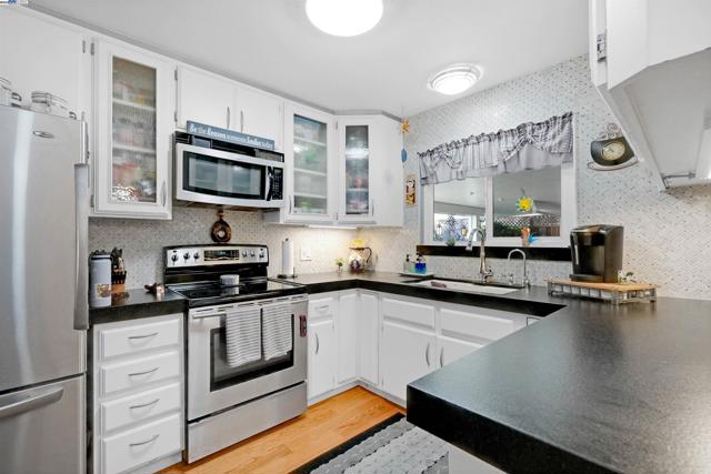 2472 Bradford Ave, Hayward CA: https://media.crmls.org/mediaz/e88b216c-6d34-425c-8078-8084a0b22222.jpg