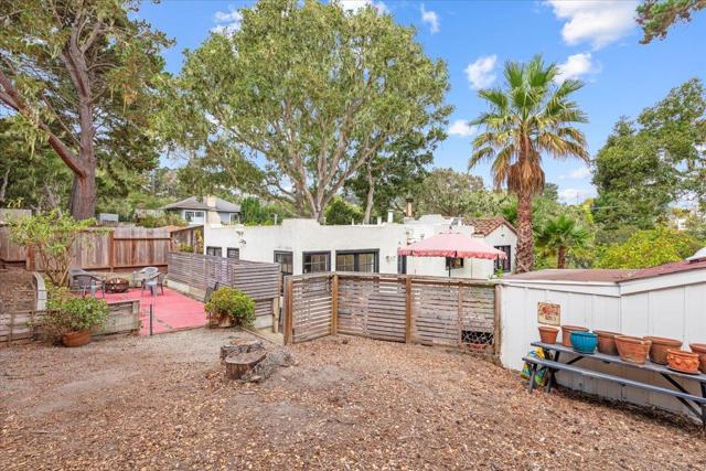 989 Madison Street, Monterey CA: https://media.crmls.org/mediaz/e88b2ebe-7f38-49bd-bc01-ec0eb9706ece.jpg