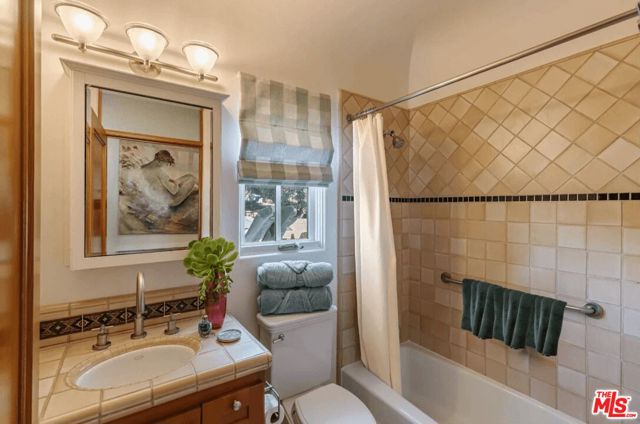 202 Canada Street, Ojai CA: https://media.crmls.org/mediaz/e88b66d3-7a75-4ccd-a8bd-e574426310ed.jpg
