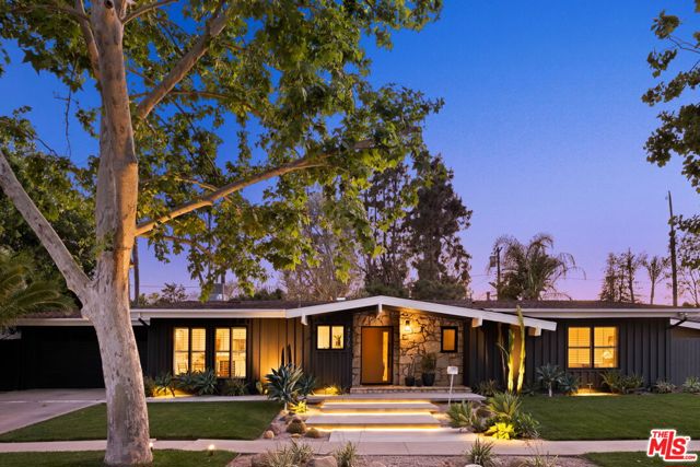 Photo of 4735 Degovia Avenue, Woodland Hills, CA 91364