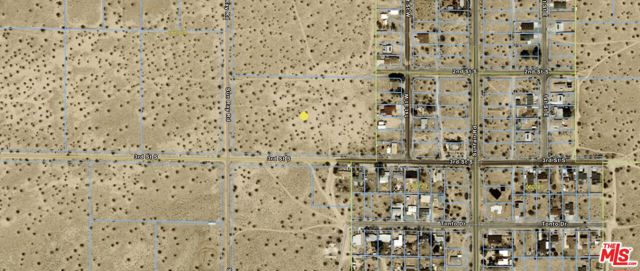 64796 3rd Street, Joshua Tree CA: https://media.crmls.org/mediaz/e88c244b-d716-4e54-a825-ec9f54ba4621.jpg
