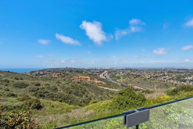 6675 Caminito Lindrick, La Jolla CA: https://media.crmls.org/mediaz/e88ceb20-14d4-449b-8787-7099a2a0122b.jpg