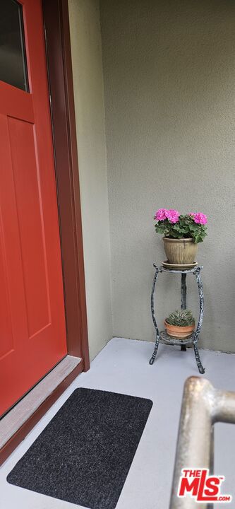 748 S Avenue 60, Los Angeles CA: https://media.crmls.org/mediaz/e88d7b0b-4363-4d5d-9011-47d2775cef42.jpg