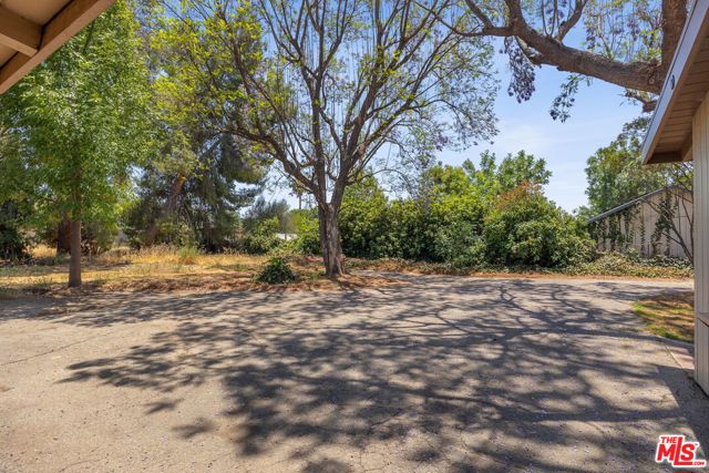 8400 Encino Avenue, Northridge CA: https://media.crmls.org/mediaz/e88eb94b-8c2e-49ff-bdae-c21bb0dea1cf.jpg