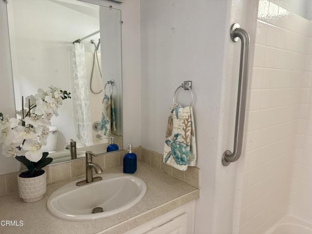 7 Wisteria Way, Ventura CA: https://media.crmls.org/mediaz/e88ed340-82da-4852-94df-fe121d90b09c.jpg
