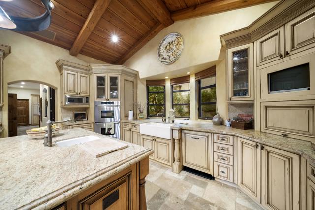 49518 Hidden Valley N Trail, Indian Wells CA: https://media.crmls.org/mediaz/e88f6288-a8be-402b-8d28-e1b1076cb4d1.jpg