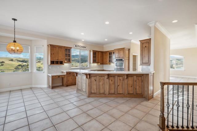 4165 Ashford Circle, Hollister CA: https://media.crmls.org/mediaz/e88f6d8c-b1ec-4986-a9d0-b4fab35b0858.jpg