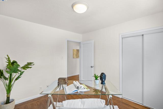 2948 Glenside Dr, Concord CA: https://media.crmls.org/mediaz/e88f8791-57dc-4a12-9e10-df4b3782e72a.jpg