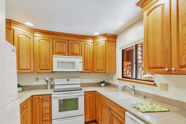 1555 Hecker Pass Road, Gilroy CA: https://media.crmls.org/mediaz/e88fade6-3045-42db-94aa-605a9182aa39.jpg