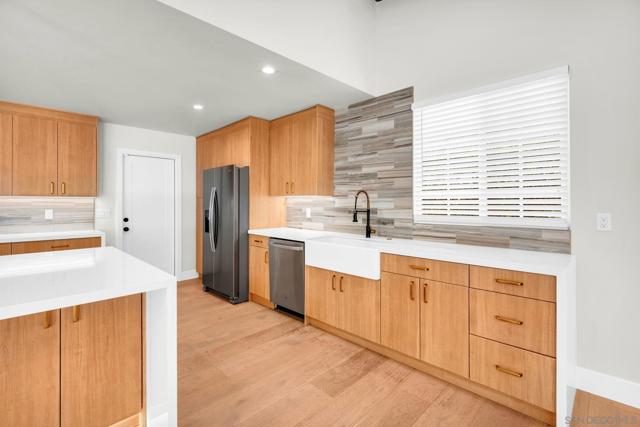 7105 Mimosa Dr, Carlsbad CA: https://media.crmls.org/mediaz/e8904c8f-6c37-4dc8-9d41-9aded29a6117.jpg