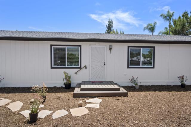 8620 Atlas View Drive, Santee CA: https://media.crmls.org/mediaz/e890e865-4169-4cfc-985c-3cb0361e48aa.jpg