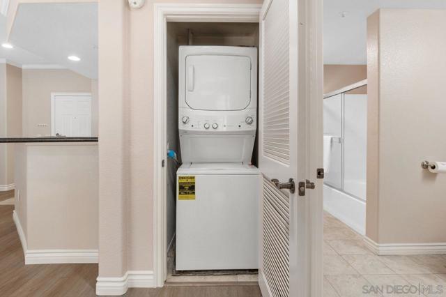 4165 Executive Dr, La Jolla CA: https://media.crmls.org/mediaz/e8914a1c-ac53-40fd-b0b3-ba941fbb0ca0.jpg