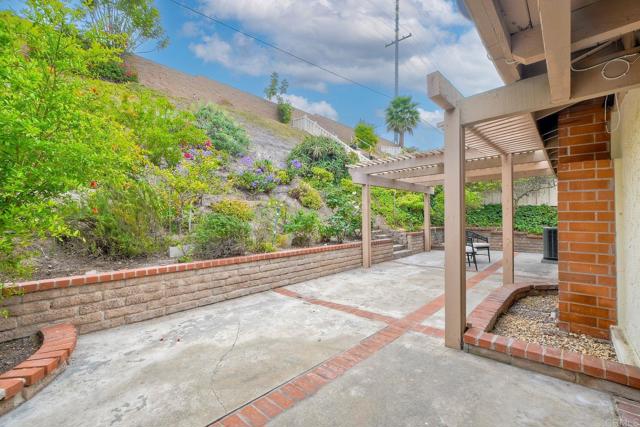 3536 Sky Haven Lane, Oceanside CA: https://media.crmls.org/mediaz/e891a2ec-3f7a-4ef9-8d16-59f97af71327.jpg