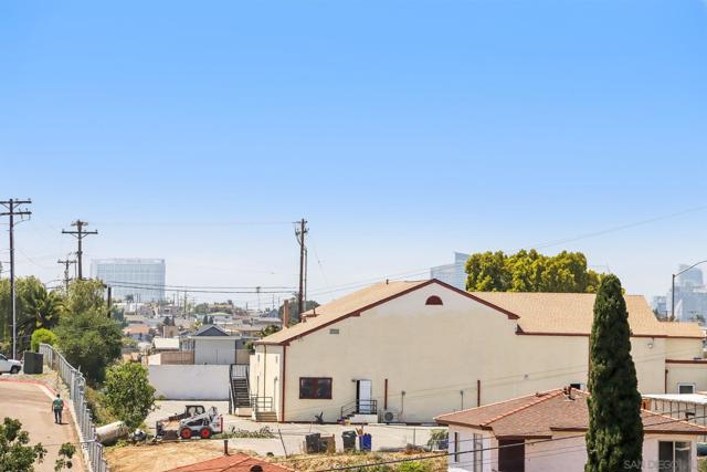 529 Olivewood Ter, San Diego CA: https://media.crmls.org/mediaz/e891d293-f4cc-4a22-9bd7-d64febe40b32.jpg