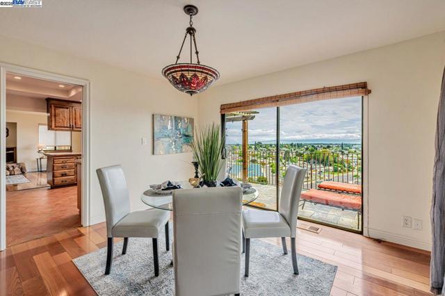 31865 Chicoine Ave, Hayward CA: https://media.crmls.org/mediaz/e891e101-4d42-4cb8-af8f-2f9ec364f526.jpg