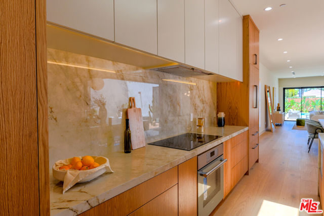 4936 Coolidge Avenue, Culver City CA: https://media.crmls.org/mediaz/e89245ee-07c5-43e0-b9da-6f30957b258d.jpg