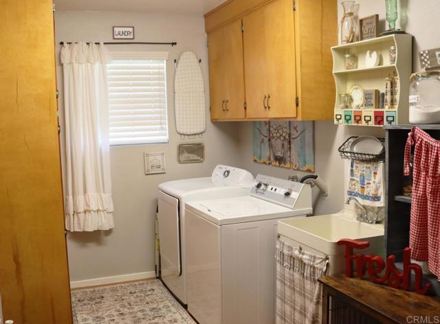 Image 17 of 42 For 915 Strathmore Avenue N