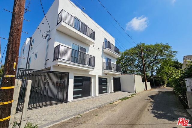 2055 S Garth Avenue, Los Angeles CA: https://media.crmls.org/mediaz/e893742d-46b5-40c7-90a6-5df36d1085a9.jpg
