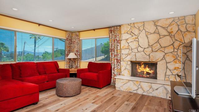 Image 11 of 41 For 1527 Calavo Drive