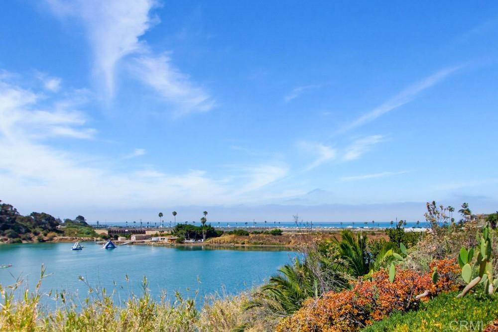 https://media.crmls.org/mediaz/e894e143-9872-4cf1-9d26-8e75f030b84f.jpg?preset=X-Large
