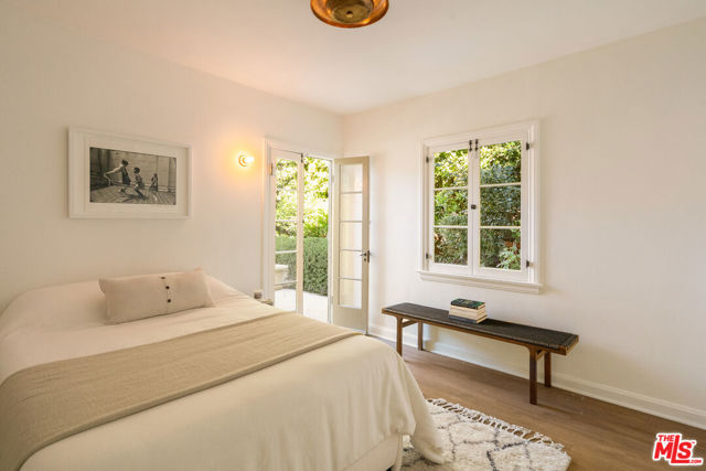 6026 Graciosa Drive, Los Angeles CA: https://media.crmls.org/mediaz/e8960b4d-cbe7-4778-99ac-c8a96276e92d.jpg