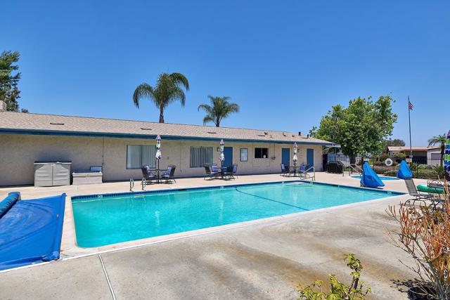 942 Royal Tern Way, Oceanside CA: https://media.crmls.org/mediaz/e89619a3-e839-493c-9137-6c6c838c8545.jpg